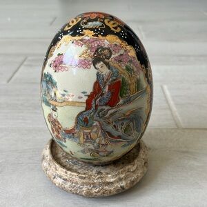 Vintage Yi Lin Arts & Treasures Of China Hand-painted Egg With Stand